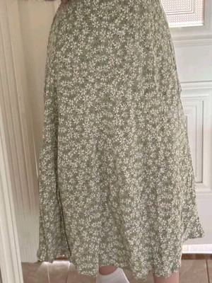 Women's skirt like new, green, size XS
