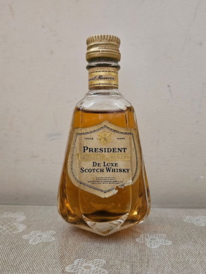 President Special Reserve De Lux Scotch Whisky miniature new