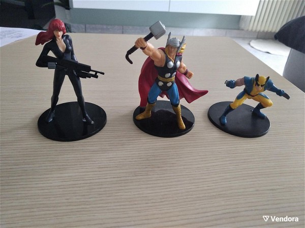  3 figoures super heroes (Thor/Black Widow/Wolverine)