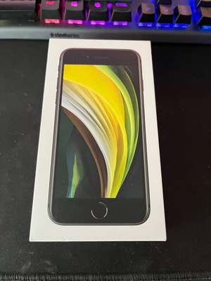 iPhone SE 2020 употребяван, батерия 74%