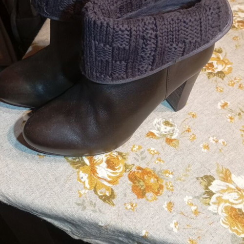 Ugg Australia leather ankle boots, beige and brown, size 40