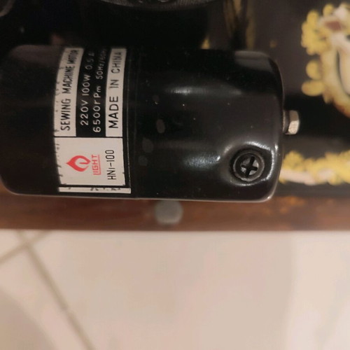 Sewing machine with pedal like new