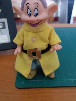 Φιγούρα Χαζούλη από την ταινία Disney Η Χιονάτη και οι Επτά Νάνοι σαν καινούργιο