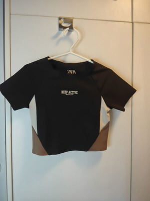 Zara sports crop top like new, black and beige, size 128 cm