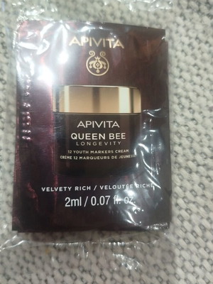 APIVITA Queen Bee Longevity κρέμα προσώπου δείγμα 2ml