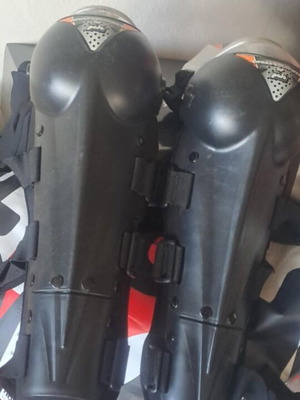 Προστατευτικά γονάτων Polo με κινητή άρθρωση σαν καινούργια για κρος και ATV