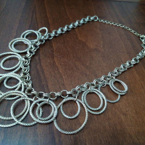 Necklace of hammered rings used, gold color, 2000 Y2K style