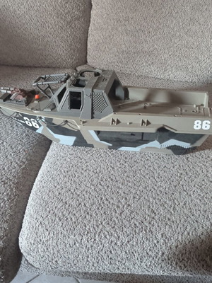 Warship toy for endless sea play