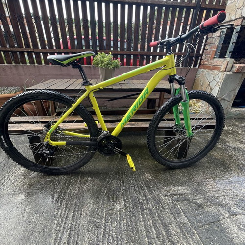 Merida mountain bike like new with 3 discs and 8 speeds