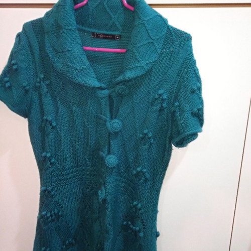 Cardigan used with short sleeves in green color, size M
