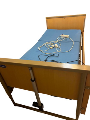 Electric hospital bed like new with mattress
