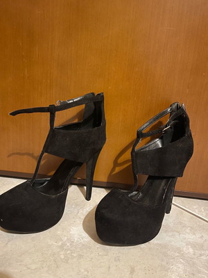 Migato velvet sandal size 39 new with high platform