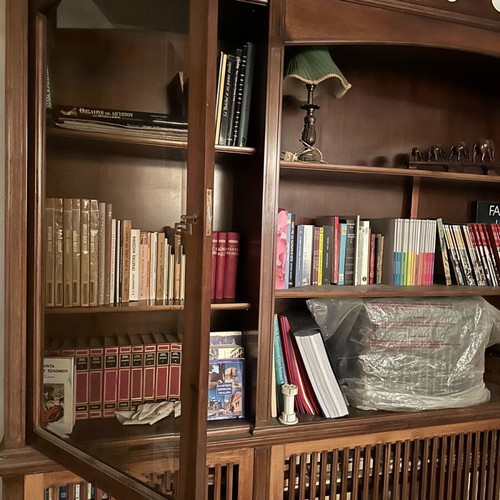 Wooden bookcase like new 2.50x2.70 m depth 32 cm