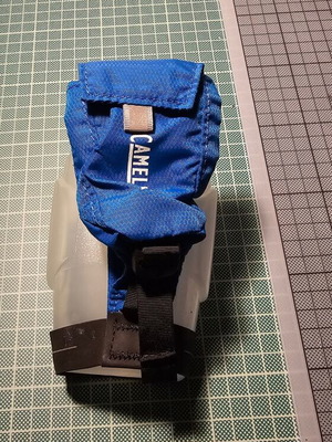 Camelback water bottle 300ml like new with handle and pouch