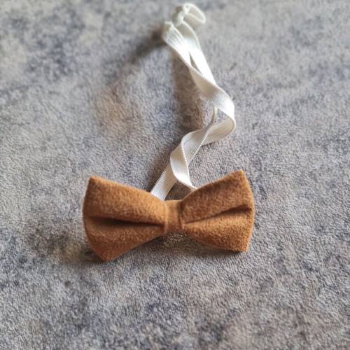 Children's bow tie brown like new