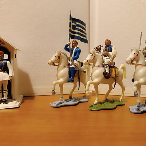 Athens Evzones military figurines set like new