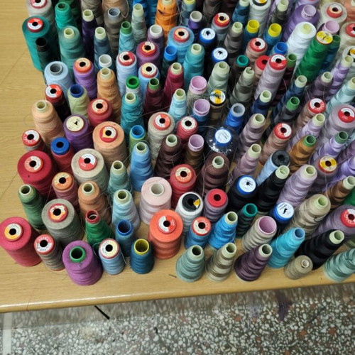 Sewing threads like new, over 250 pieces