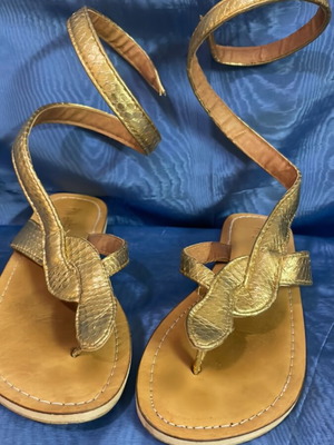 Σαντάλια A To Z Greek χρυσά δερμάτινα σαν καινούργια, μέγεθος 38