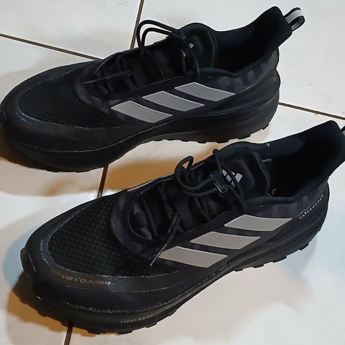 Adidas Ultraboost 5 Climawarm new, size 44, black sports shoes