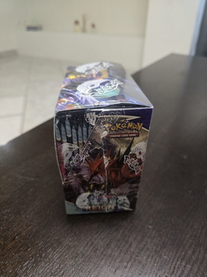 Chilling Reign Booster Box sealed