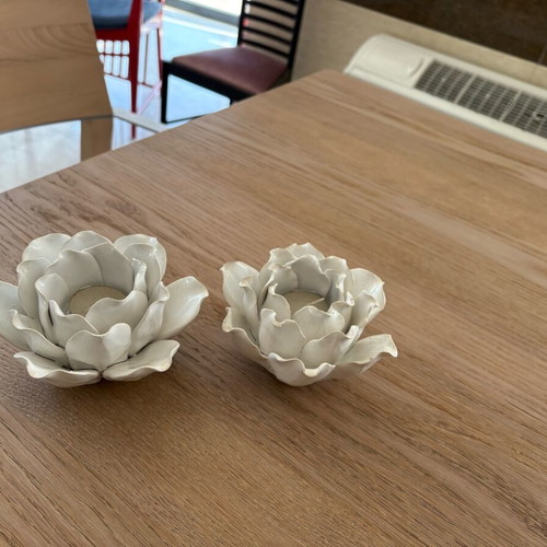 Set of white ceramic candles new with minimal design
