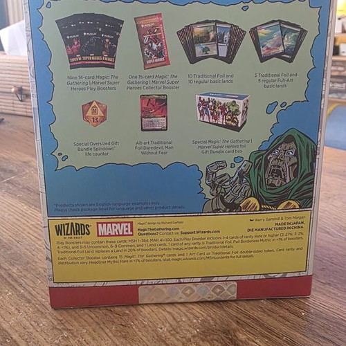 Magic the Gathering Marvel Super Heroes Gift Bundle
