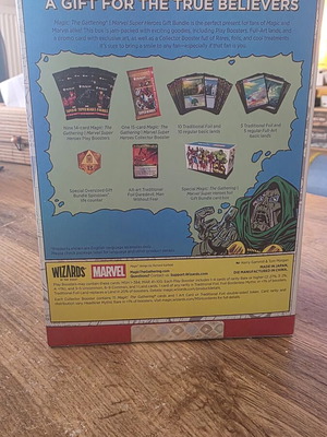 Magic the Gathering Marvel Super Heroes Gift Bundle