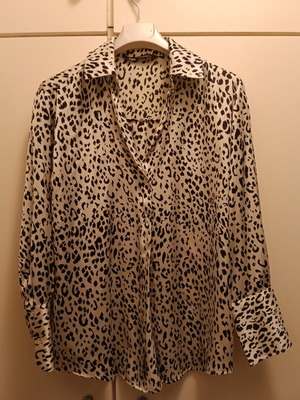 Animal print shirt new, size S