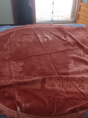 Velvet Rotonda tablecloth like new
