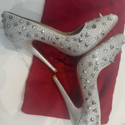 Louboutin collectible pumps size 37 like new, grey
