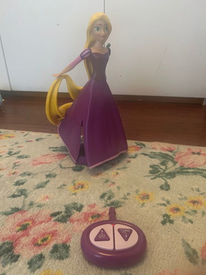 Πριγκίπισσα Rapunzel με τηλεχειριστήριο σαν καινούργιο
