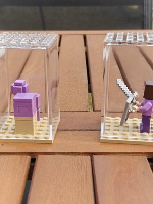 Minecraft LEGO minifigures in display box