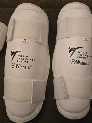 Taekwondo equipment used, set size small for child 7-12 years