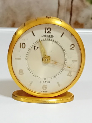 Mechanical collectible table clock