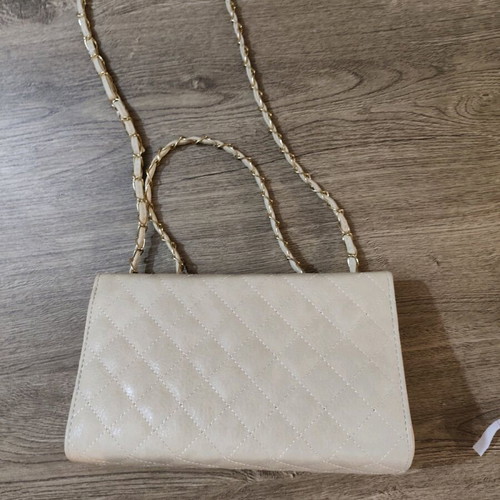 Cream Quilted Shoulder Bag with Gold Chain like new