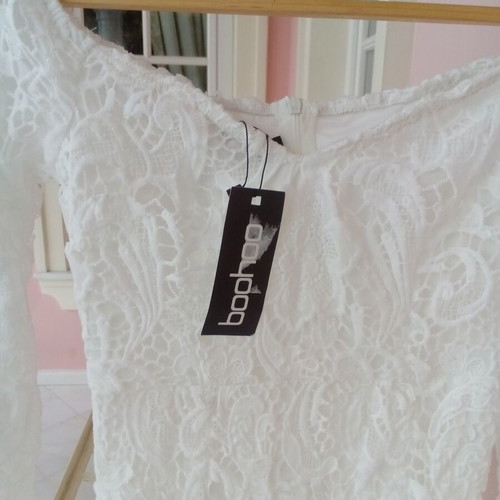 Boohoo women's lace dress new, size small, white