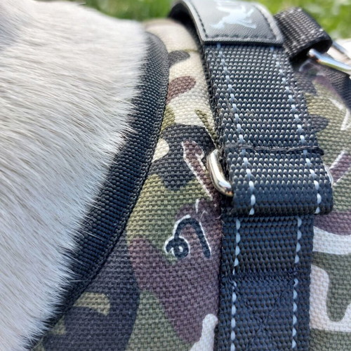 Dog harness size L new with adjustable straps and clip