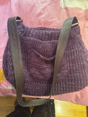 Ugg Australia knitted shoulder bag like new, purple