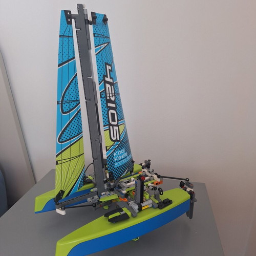 LEGO Technic Catamaran 42105