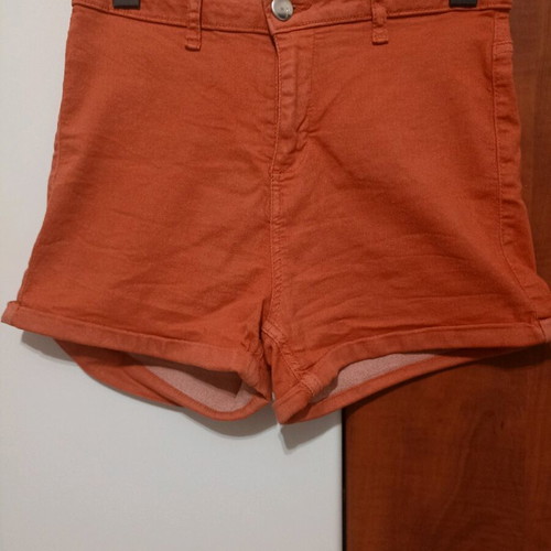 Women's shorts like new, 3 pieces, size small, khaki, burgundy, orange