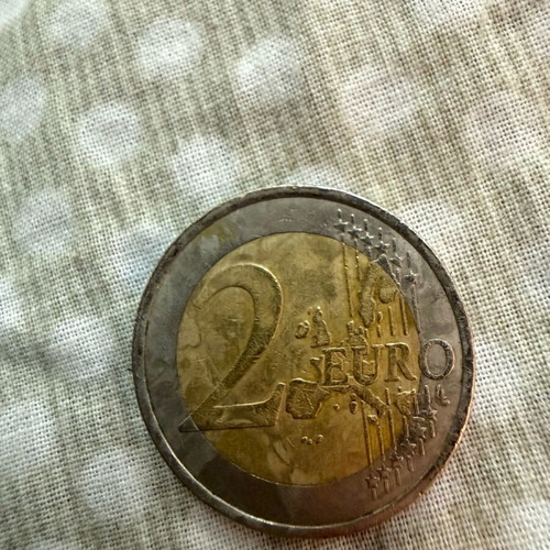 Collectible 2€ coin used with rare minting errors from France