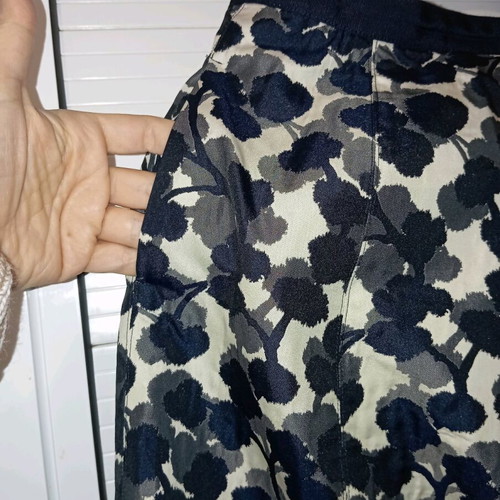 Weekend Max Mara skirt new, size L, black and white