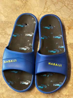 Children's flip-flops like new, size 35-37, blue