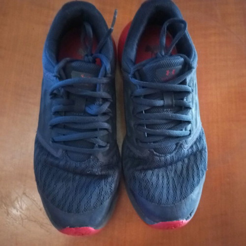 Under Armour athletic shoes blue with red like new unisex size 37.5