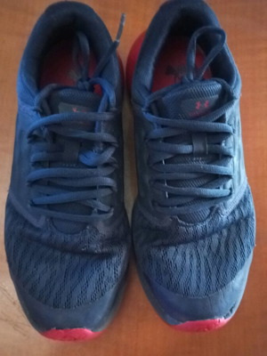Αθλητικά παπούτσια Under Armour μπλε με κόκκινο σαν καινούργια unisex μέγεθος 37,5