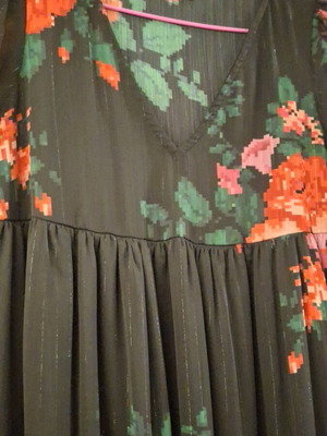Karavan dress one size like new, black with gold thread