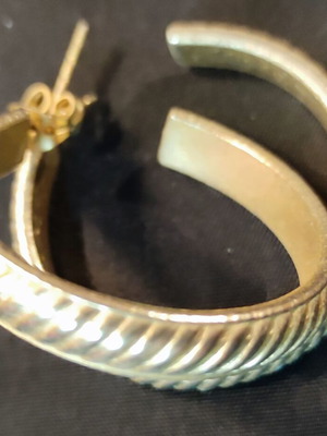 Women's hoop earrings like new, gold stainless steel