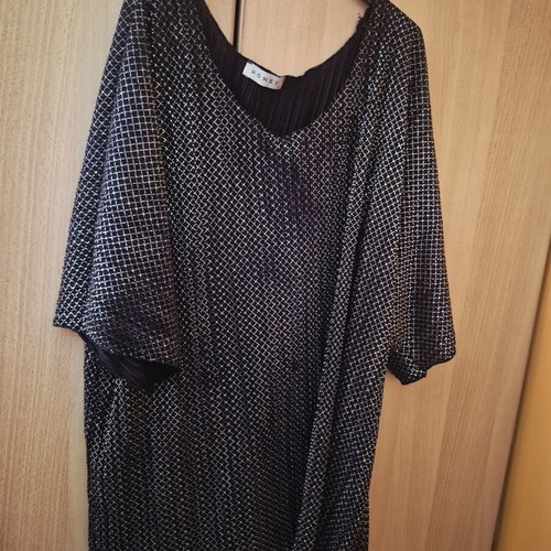 T-shirt with Metallic Lines like new, size L