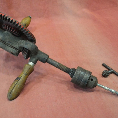 Hand drill tool USA easy to use period 1940-1950 (65 euros).