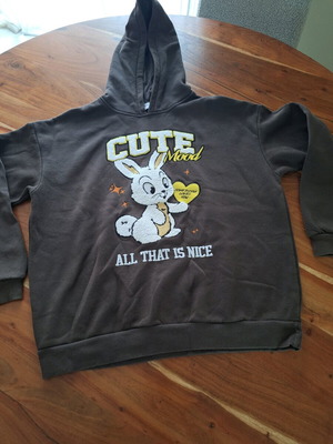 Hoodie Bershka με στάμπα “Cute Mood” καφέ, μέγεθος S μεταχειρισμένο